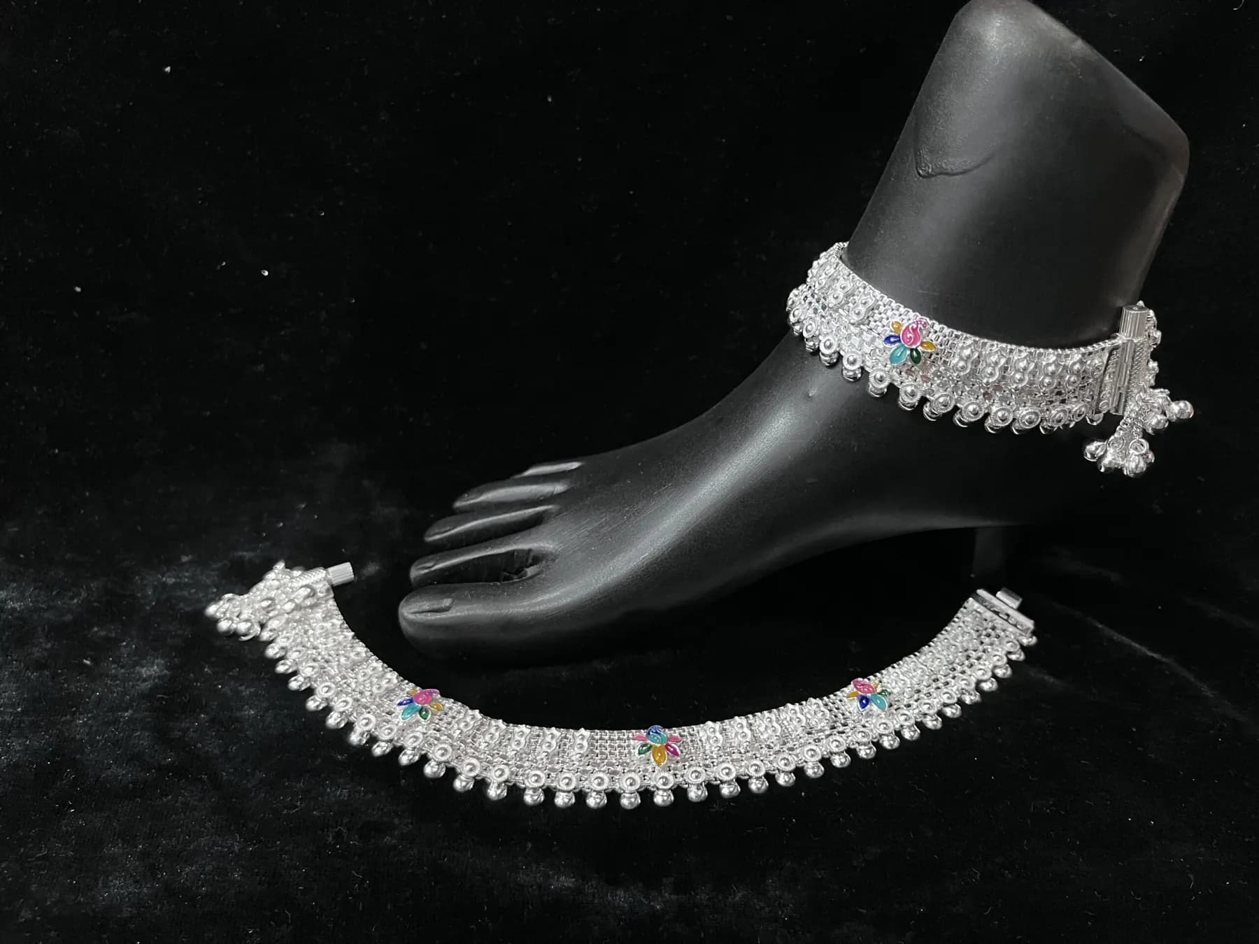 A pair of silver stone payal with ghungroo, handcrafted in Agra